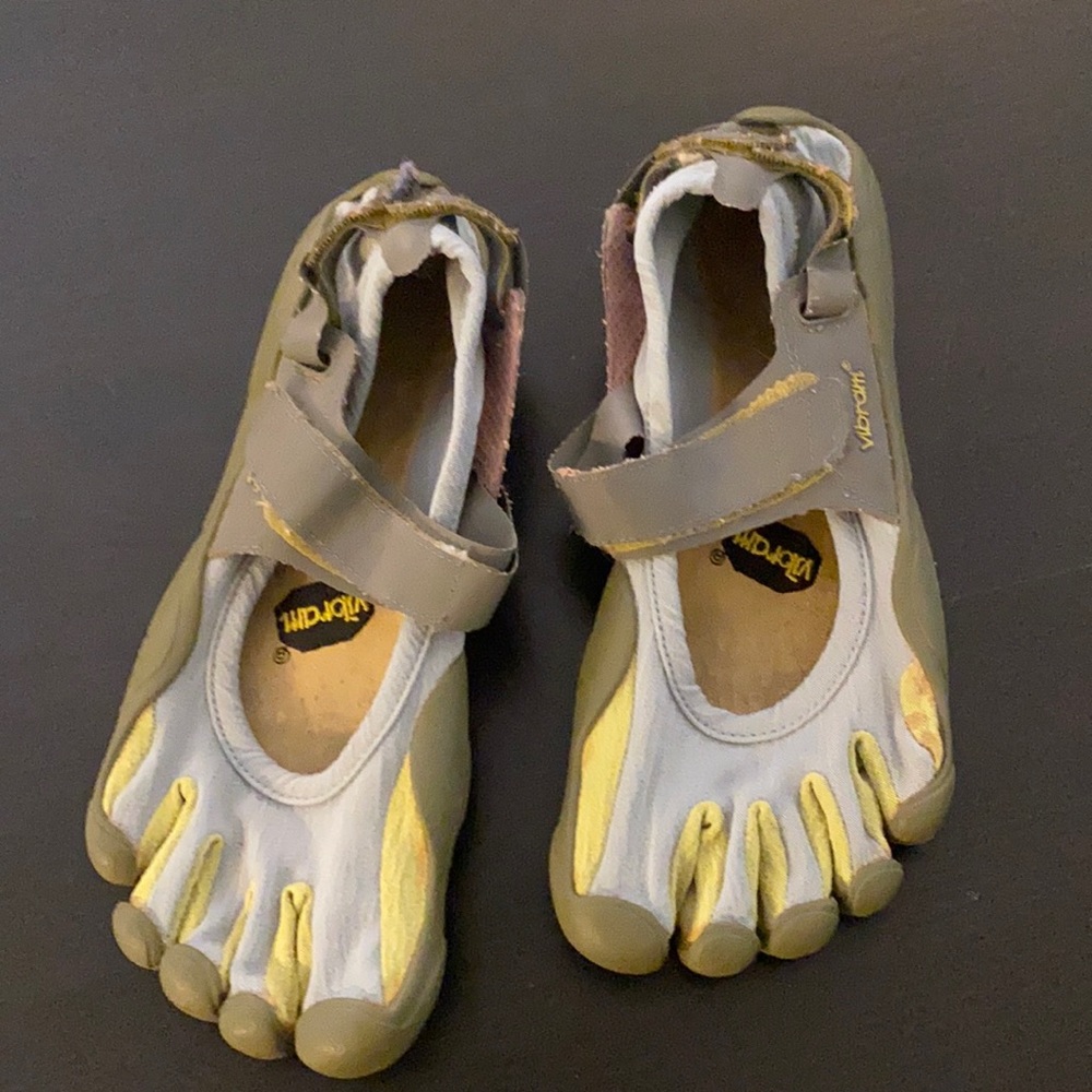 Vibram Fivefingers for hiking and more! Size 39